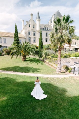 Modern botanical wedding inspiration at Château Les Carrasses Modern botanical wedding inspiration at Château Les Carrasses