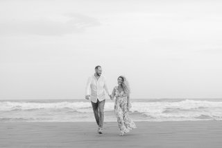 Love story lifestyle beach session with Virginie Jones photography Love story lifestyle beach session with Virginie Jones photography