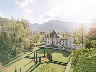 Romantic destination wedding chateau in the South of France with Virginie Jones photography Romantic destination wedding chateau in the South of France with Virginie Jones photography